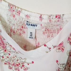 Old Navy Dresses - Worn twice! Old Navy white and pink summer dress Old Navy Dresses - Worn twice! Old Navy white and pink summer dress